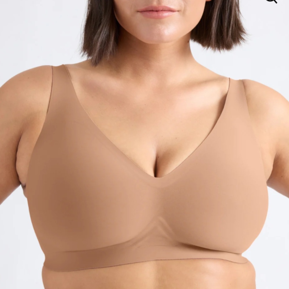 Seamless V-Neck Wireless Bra in Nude